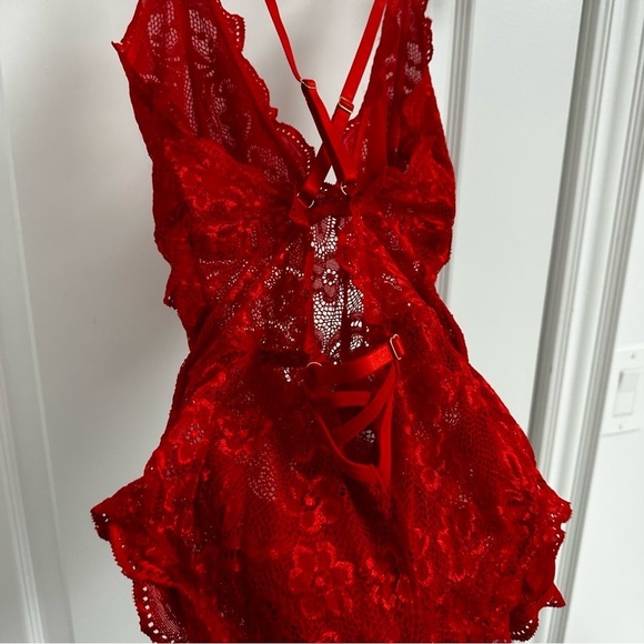 ⛄️ Gorgeous Red Lingerie Teddy Trim Bodysuit​​​​ - Picture 6 of 7
